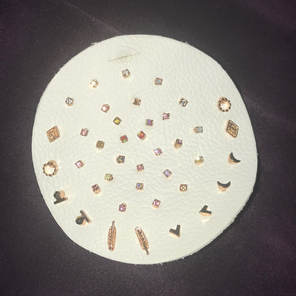 Free people stud earring set.
